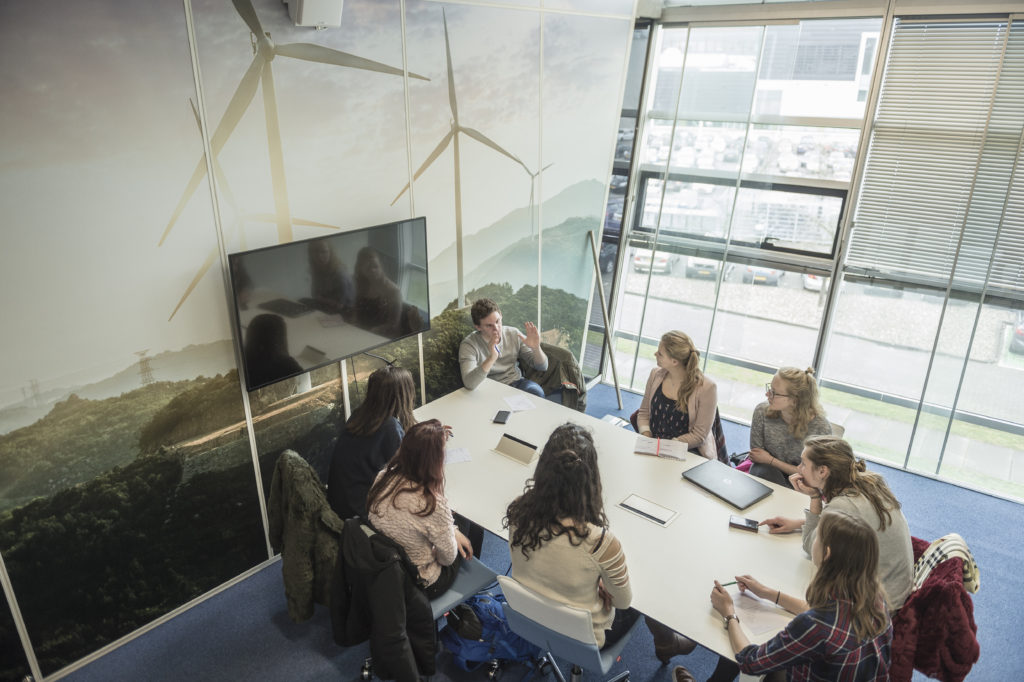 Debate for Peer Learning